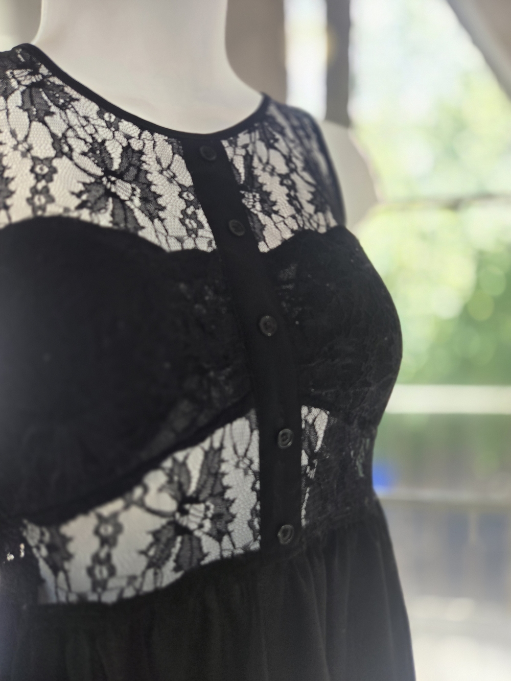 Black Lace Overlay High-Low Dress - Picture 4 of 16
